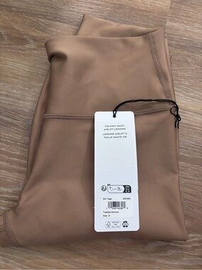 Alo Yoga 7/8 airlift leggings in sold out Almond